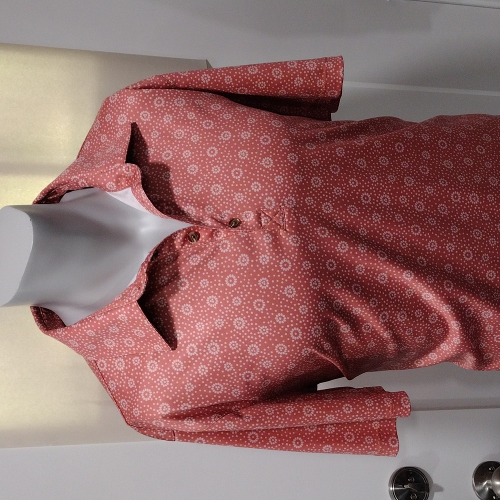 QED dusty pink with white flowers polo shirt. Large